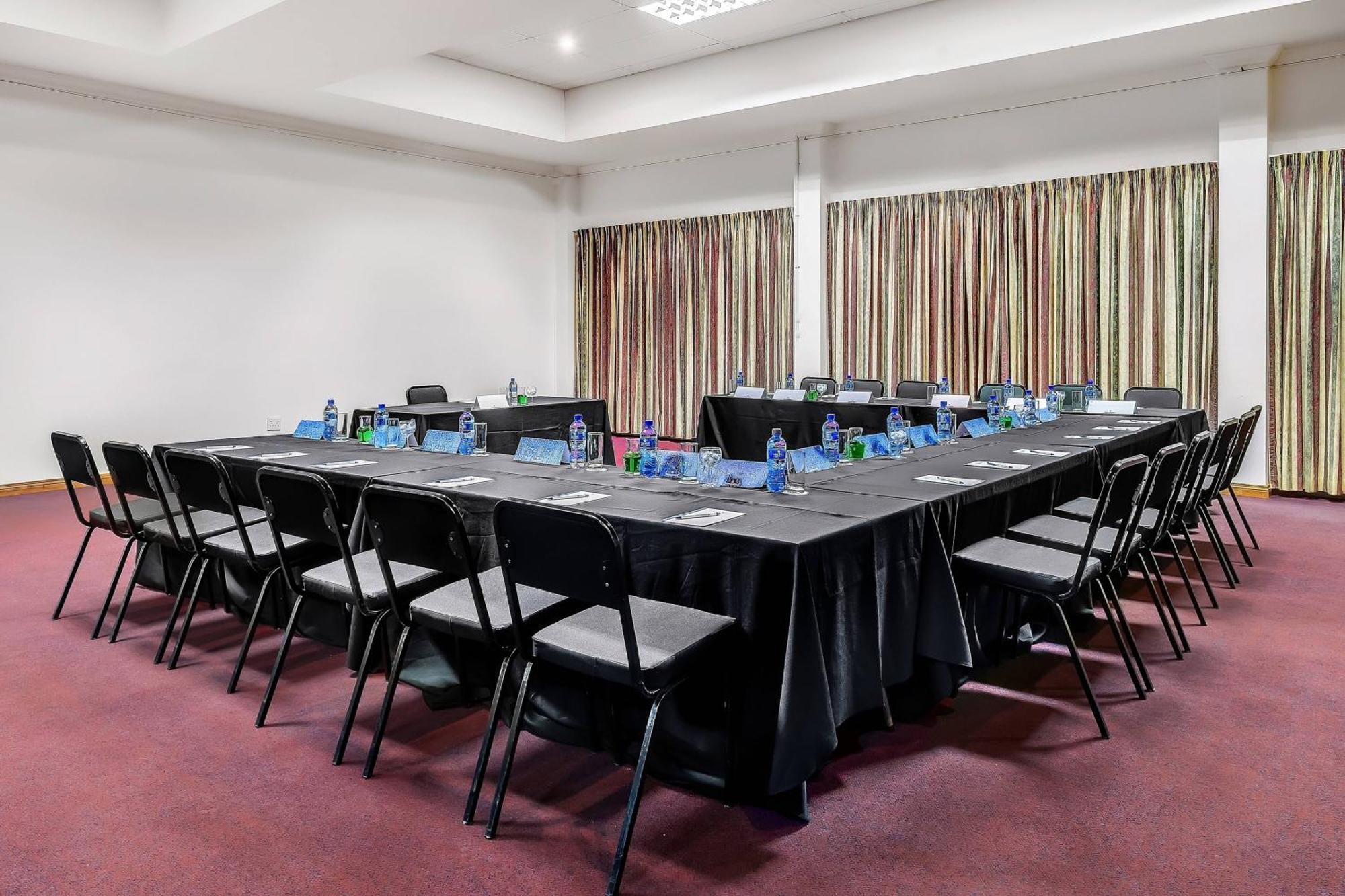 Protea Hotel By Marriott Klerksdorp Buitenkant foto